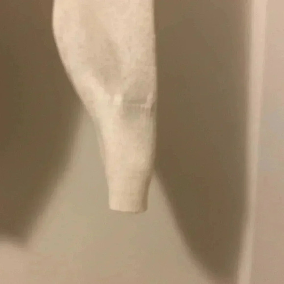 V neck - size Medium  white sweater - Picture 4 of 7
